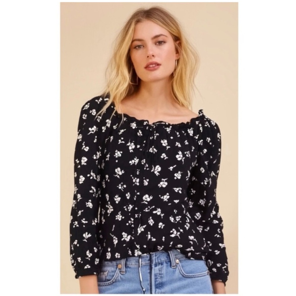 NWT Sweet Baby‎ Jamie Floral Ruffle Neck 3/4 Sleeve Button Front Blouse Medium